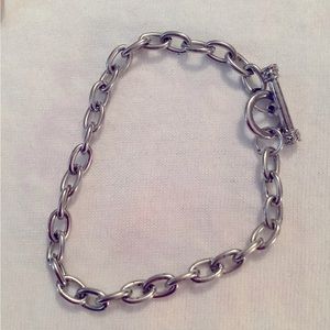 Silver toggle close bracelet